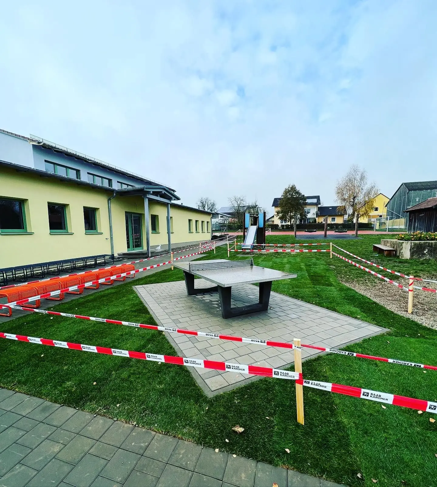 Grundschule Pondorf: Tischtennisplatte