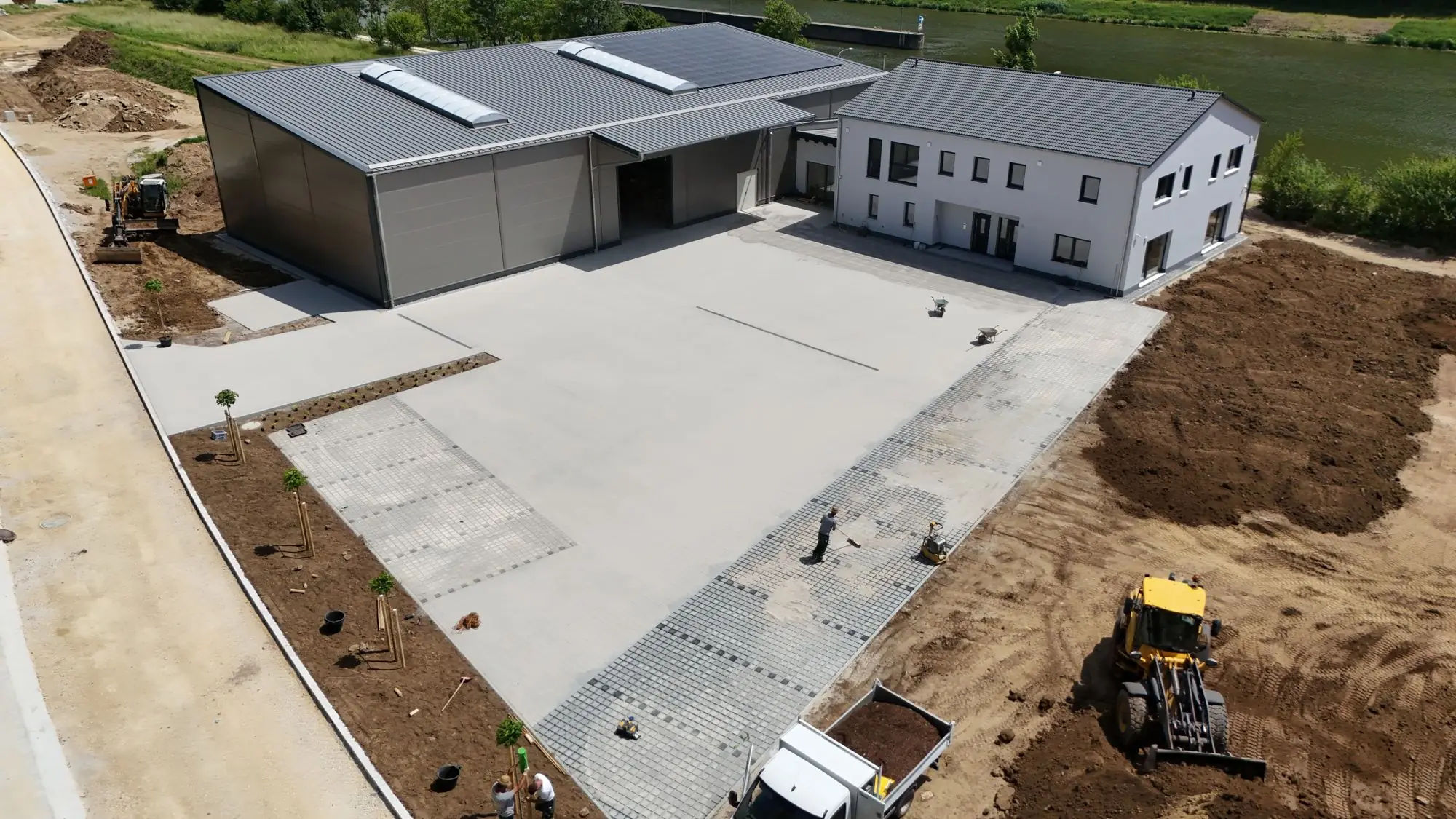 Hoffläche im Bau