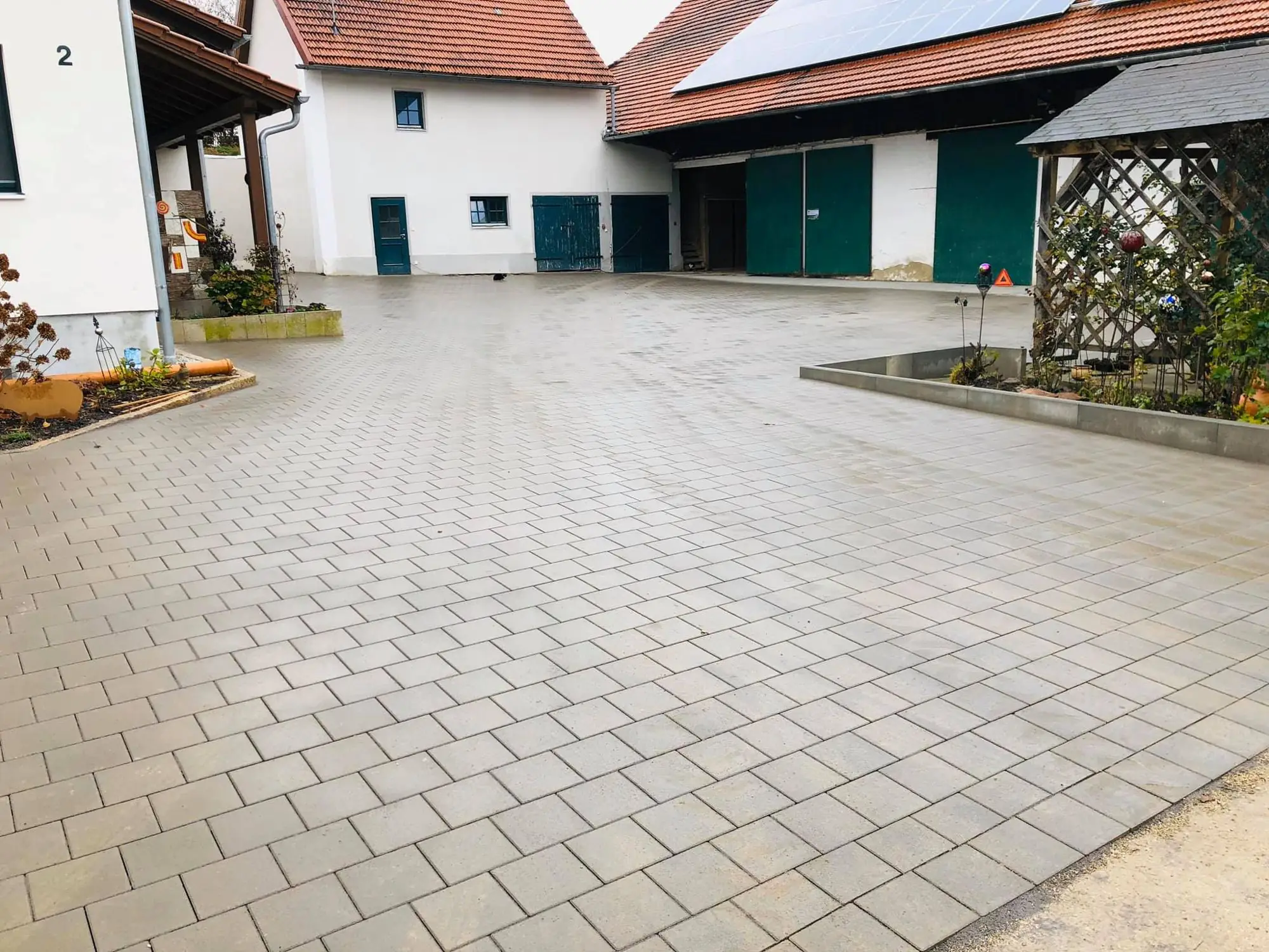 Hofpflaster an einem Bauernhof