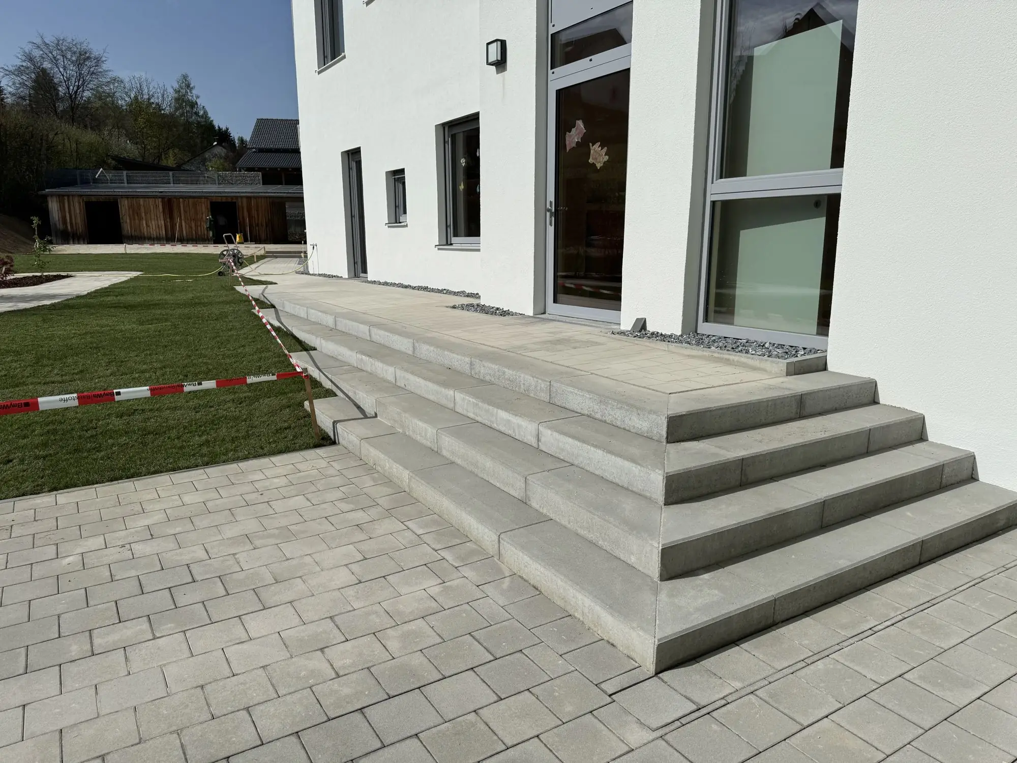Kindergarten Sandersdorf: Treppe am Gebäude