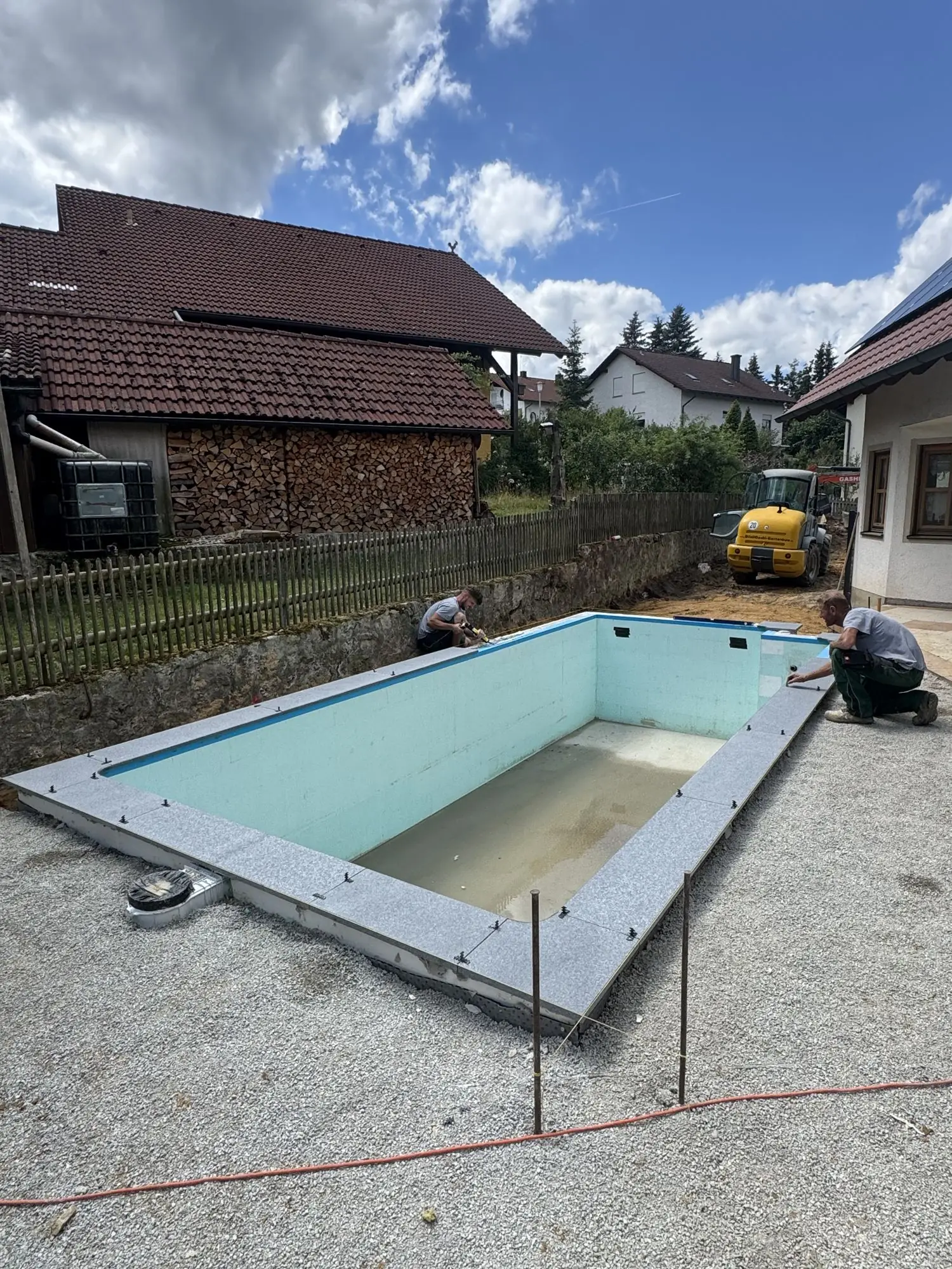 Pool im Bau