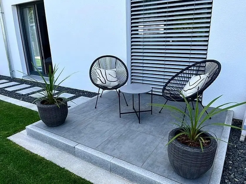 Sitzplatz am Neubau